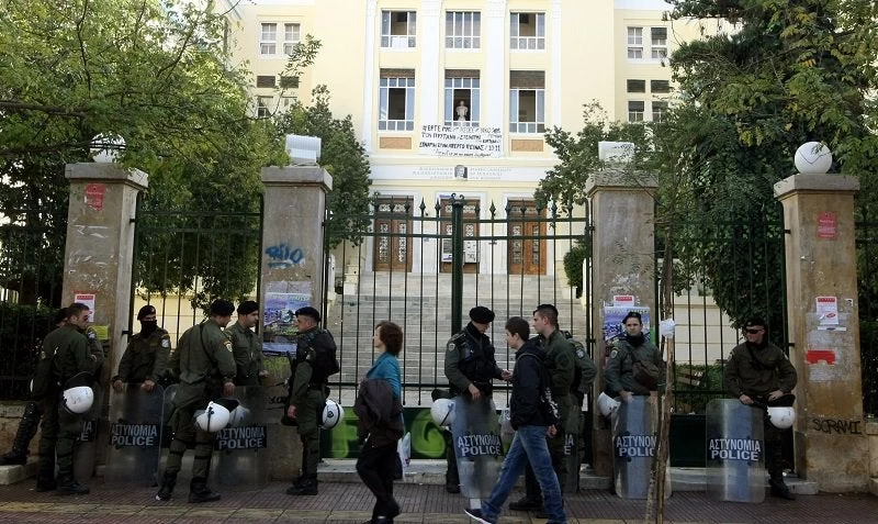 Αναβάτης μηχανής πυροβόλησε 45χρονο έξω από την ΑΣΟΕΕ